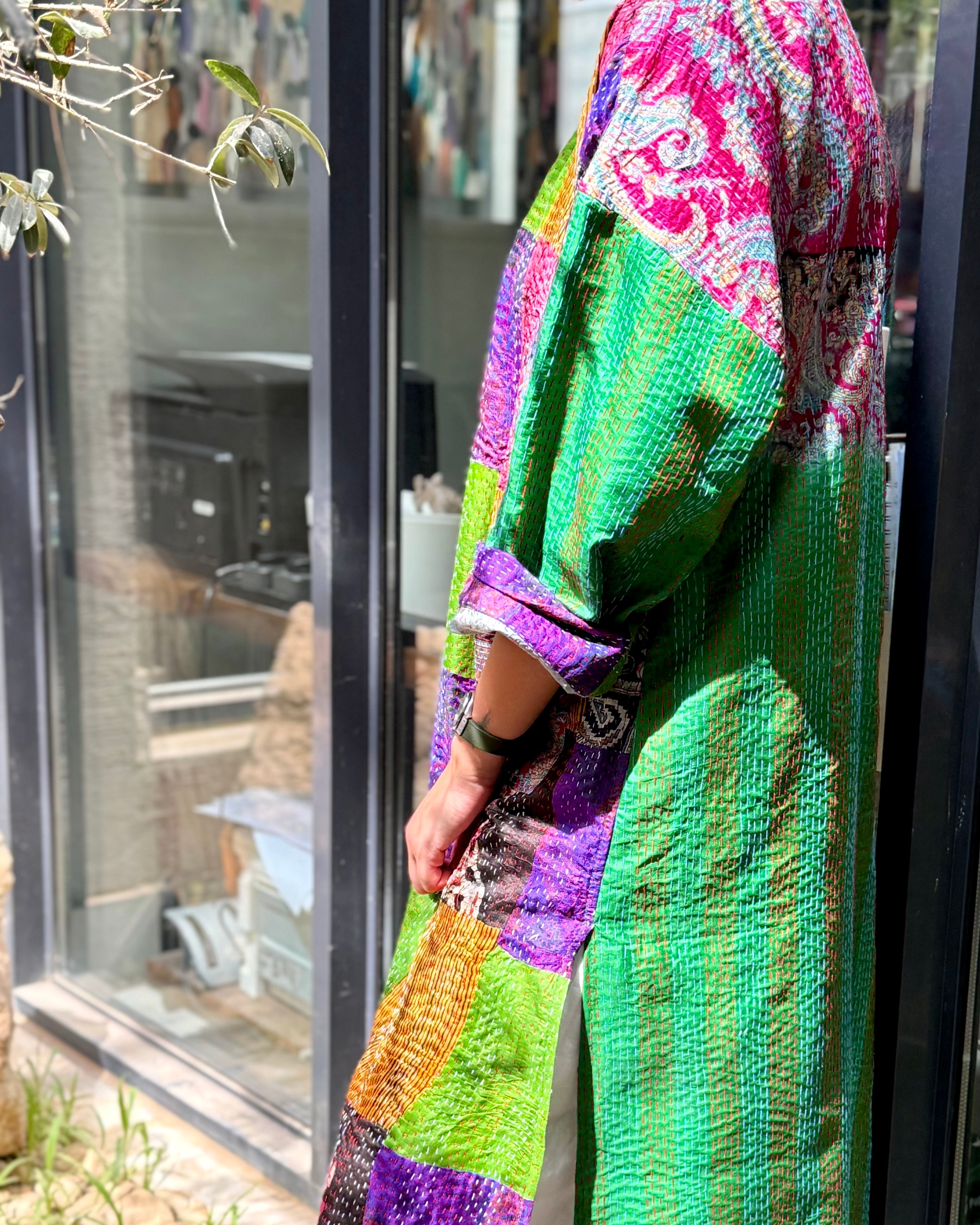 Peacock Courtyard | Alhambra Tiles Abaya