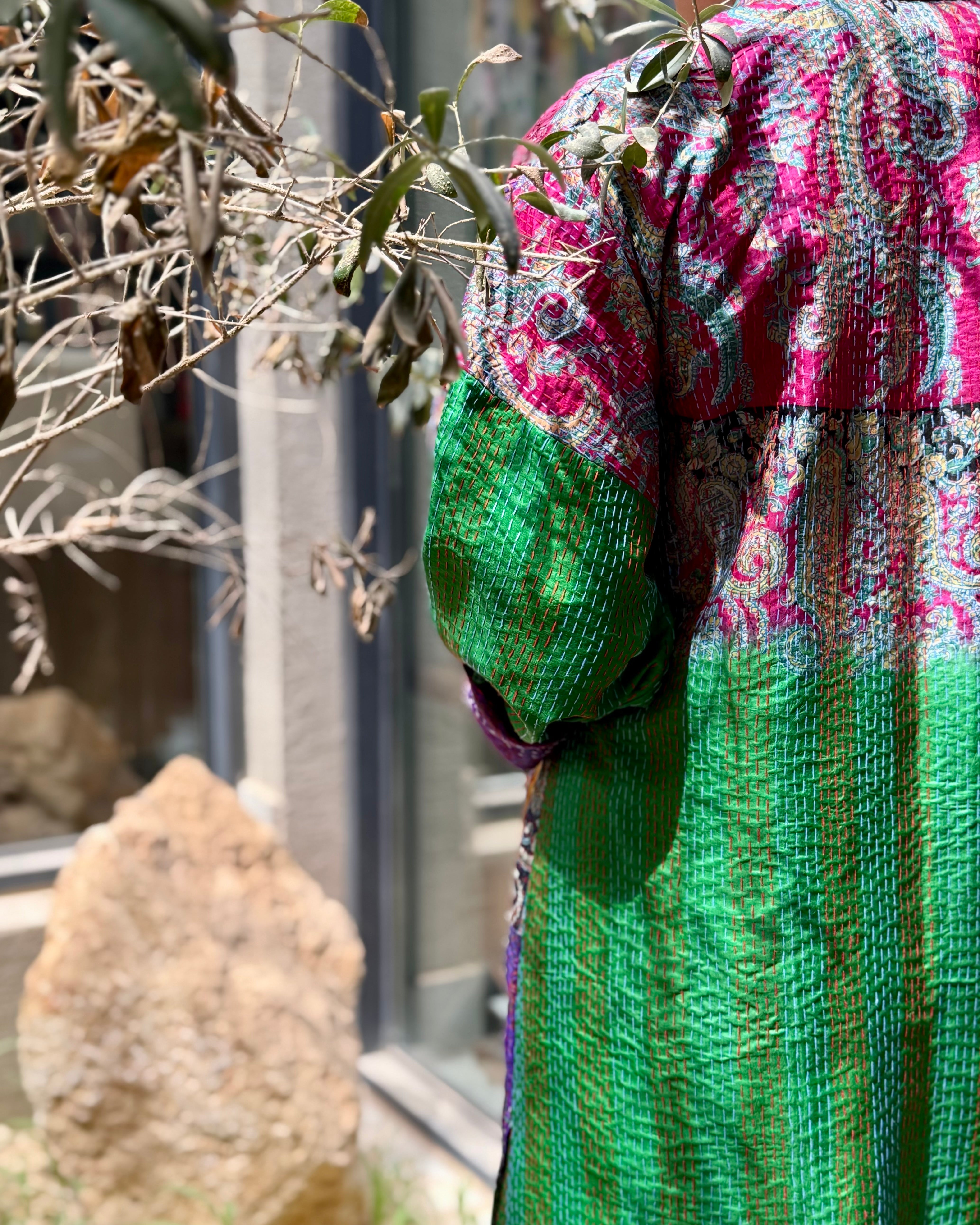 Peacock Courtyard | Alhambra Tiles Abaya